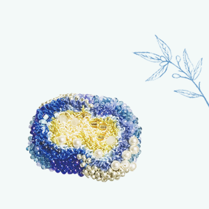 ビーズ刺繍ブローチ